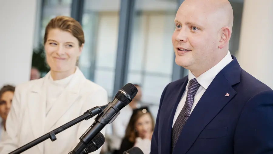 Minister åbner telefonlinje for iværksættere i én time på første arbejdsdag