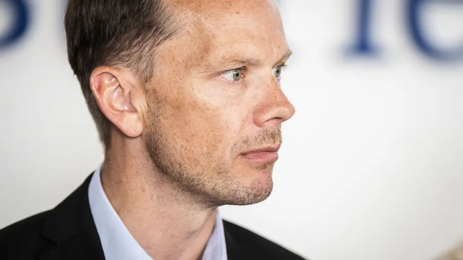 Hummelgaard forsvarer pension til Henrik Sass