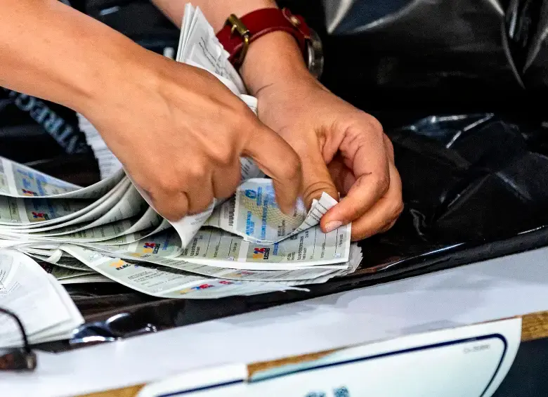El escrutinio de las votaciones lo hacen notarios y jueces de la República. FOTO CAMILO SUÁREZ