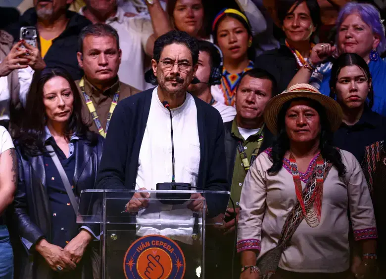 Iván Cepeda acepta su curul en el Senado y asumirá la oposición al gobierno de De la Espriella