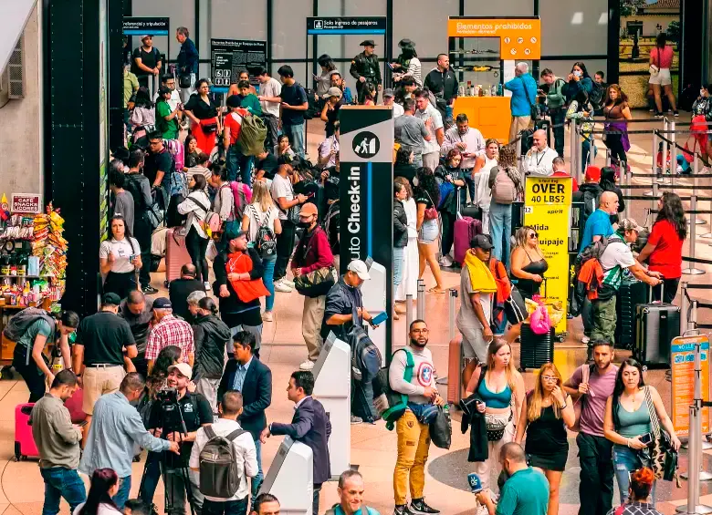 Turismo extranjero sube 27,6% en Medellín, pese a 121 casos de hurtos a junio