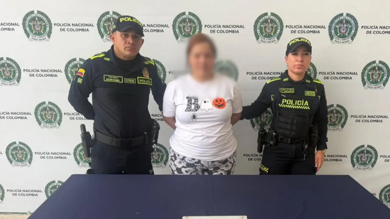 Vendía viajes falsos y la pillaron: cayó en Bello una mujer que habría robado $300 millones