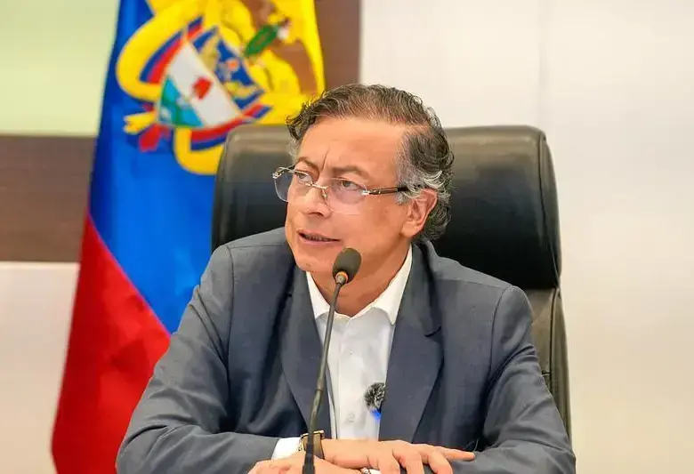 ¿Petro entregaría el poder un día antes? Y otros secretos en De Buena Fuente