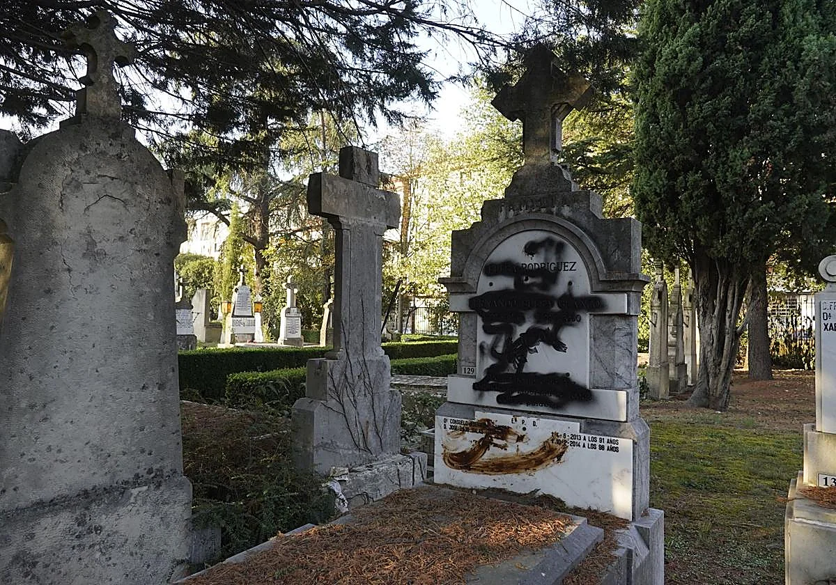 Absuelven al acusado de atacar con heces la tumba de Buesa