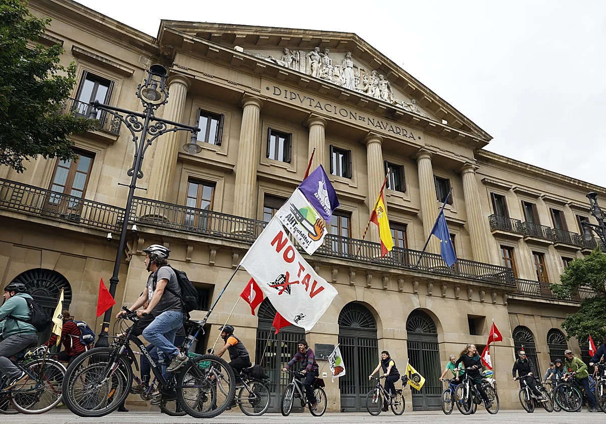 Los retrasos en el TAV generan otro choque entre PNV y PSE que salpica al lehendakari