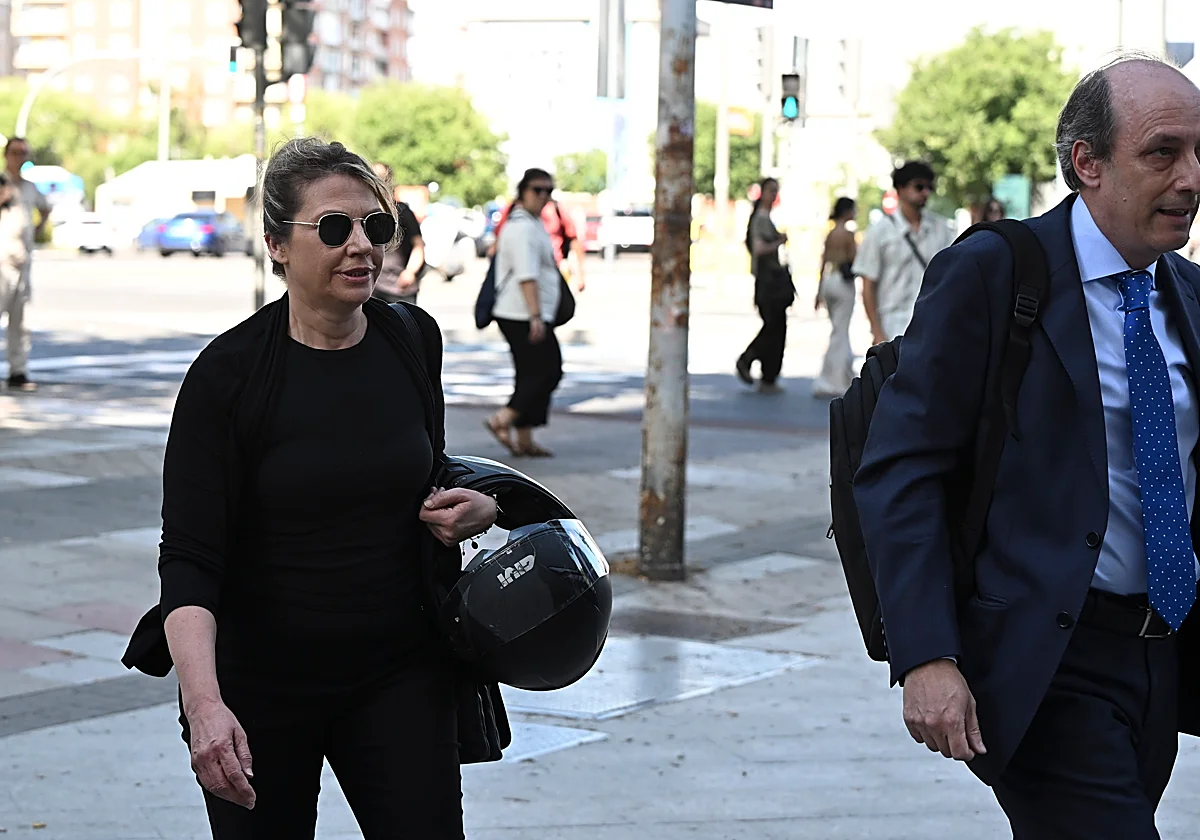 Las acusaciones piden al juez que retire el pasaporte a Begoña Gómez por riesgo de fuga