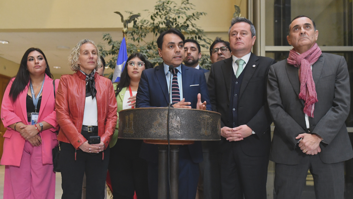 Las penas que considera el Registro de Vándalos de "cuello y corbata" que quiere crear la DC