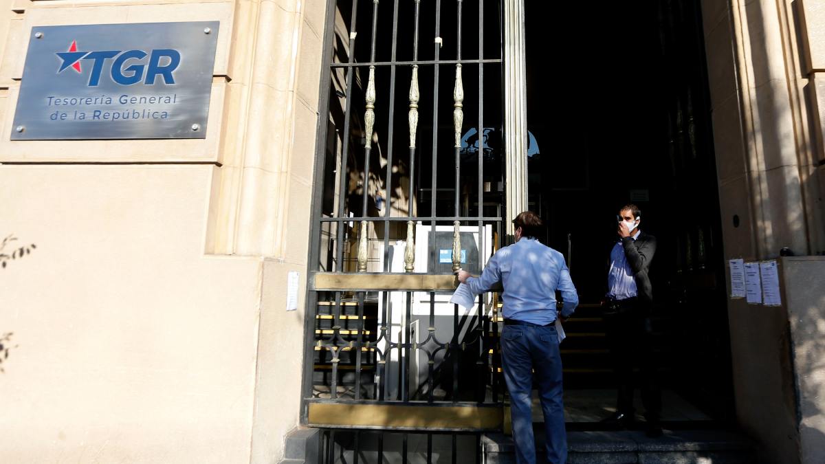Embargos sacuden a los condominios: Tesorería retiene millones por multas impagas