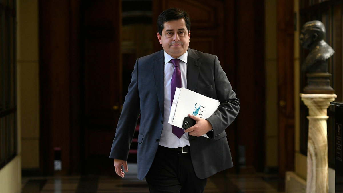 Senador Araya sostiene que la megarreforma abre la puerta a que el Socialismo Democrático "se pueda redibujar"