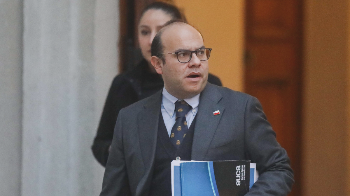 Pavez hace oídos sordos a denuncias de hostigamiento a Los Topos: "No nos podemos hacer cargo"