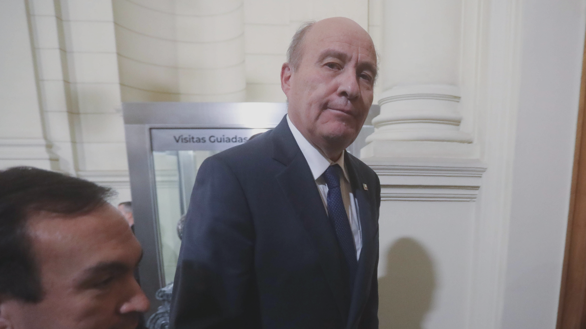 Quiroz no da su brazo a torcer y rechaza propuesta de alcaldes por contribuciones: "Es un planteamiento de campaña"