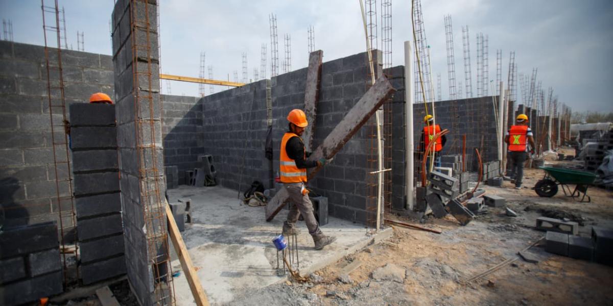 Actividad industrial da la campanada en abril: crece 2.1% mensual con impulso de la construcción