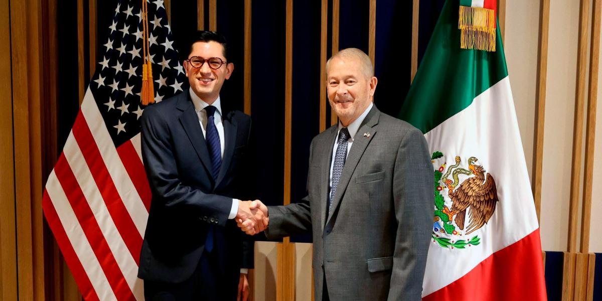 El Canciller Roberto Velasco se reunió con el embajador de Estados Unidos en México, Ronald Johnson.