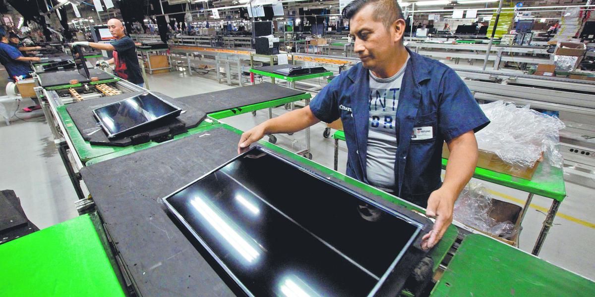 Empleo manufacturero no levanta la cabeza: hiló en abril 38 meses de caídas interanuales