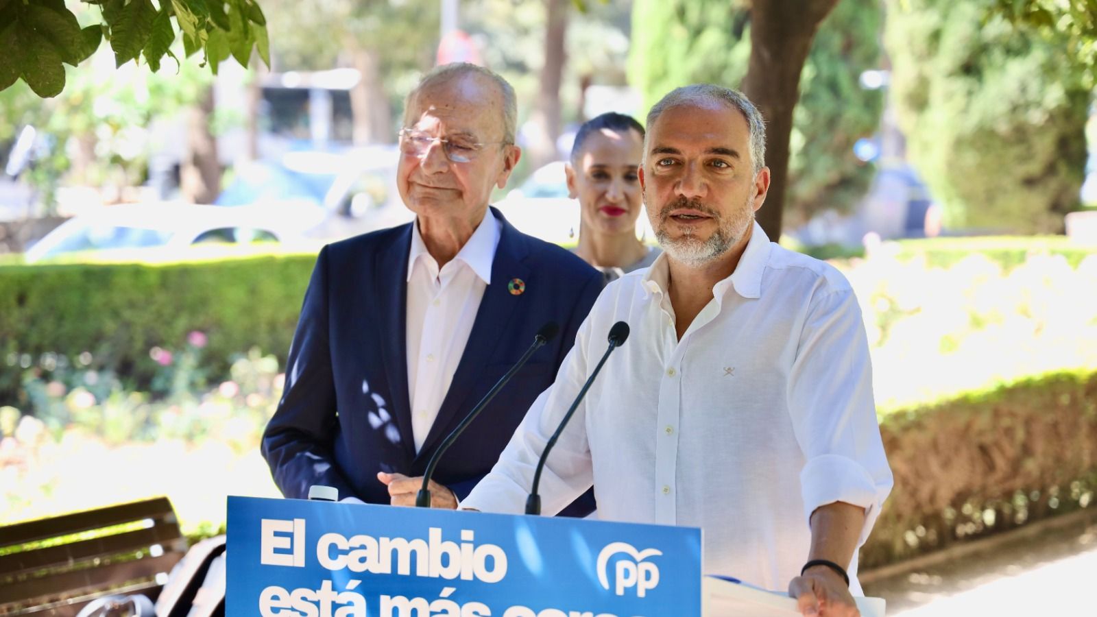 Bendodo pide a Sánchez que "salga de la playa" y comparezca en el Congreso por la crisis migratoria de Ceuta