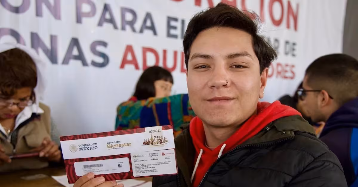 Jóvenes Construyendo el Futuro abre nueva convocatoria con becas mensuales de 9,582 pesos y seguro médico