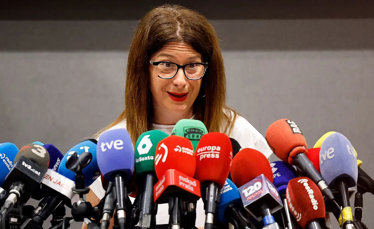 Leire Díez se reunió con la trama en la sede de Servinabar para intentar 29 'pelotazos' en el sector público