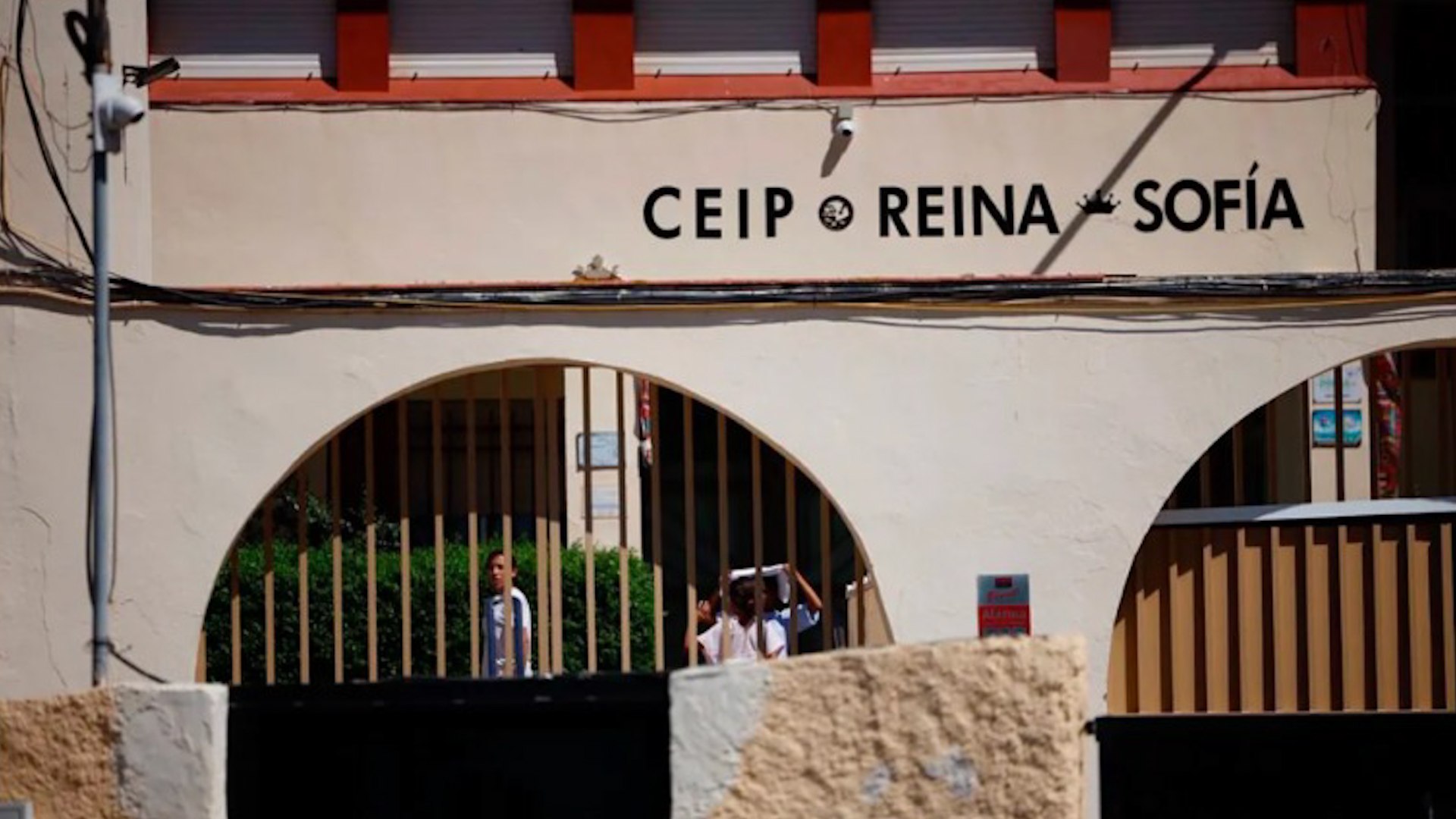 El Gobierno habilita un colegio en Ceuta para que duerman 100 niñas mientras más de 5.000 menores esperan techo en el barrio del Príncipe