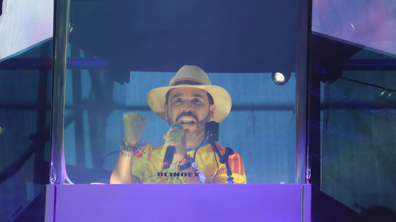 El candidato presidencial Abelardo de la Espriella durante su intervención ante miles de simpatizantes en Buga, donde basó su discurso en la construcción de la “Patria Milagro”.