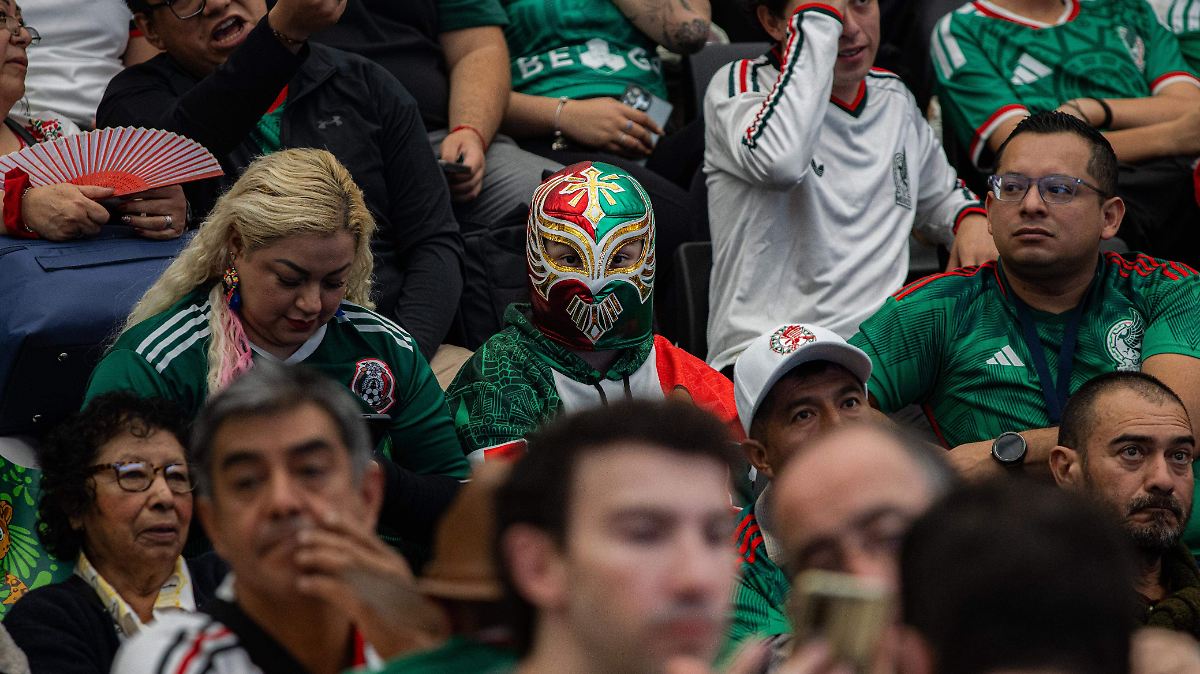 Unos se van de fiesta, otros no dejan de trabajar: las dos caras del Mundial en CDMX