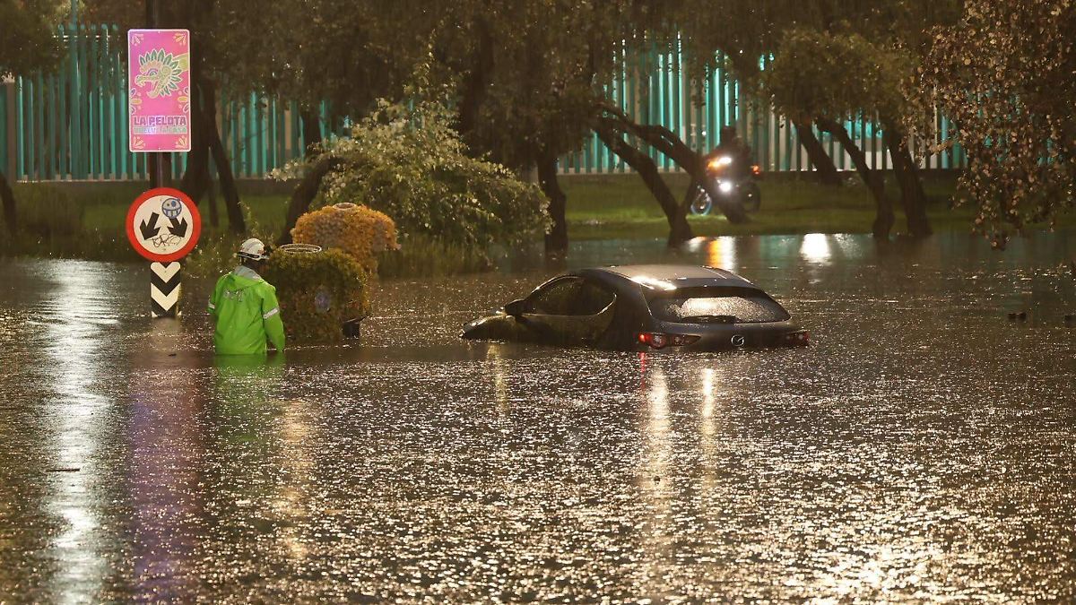 Tromba y granizada dejan severas inundaciones en el sur de la CDMX; activan alerta roja en Coyoacán y Tlalpan