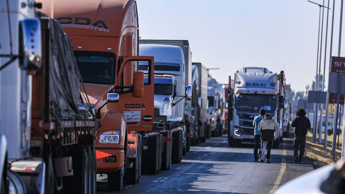 Transportistas cancelan bloqueos en carreteras para este miércoles tras acuerdo con Segob