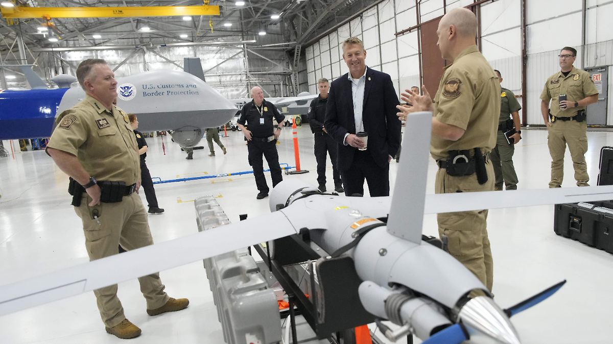 Aumenta Trump 20 veces su flota de drones en frontera con México