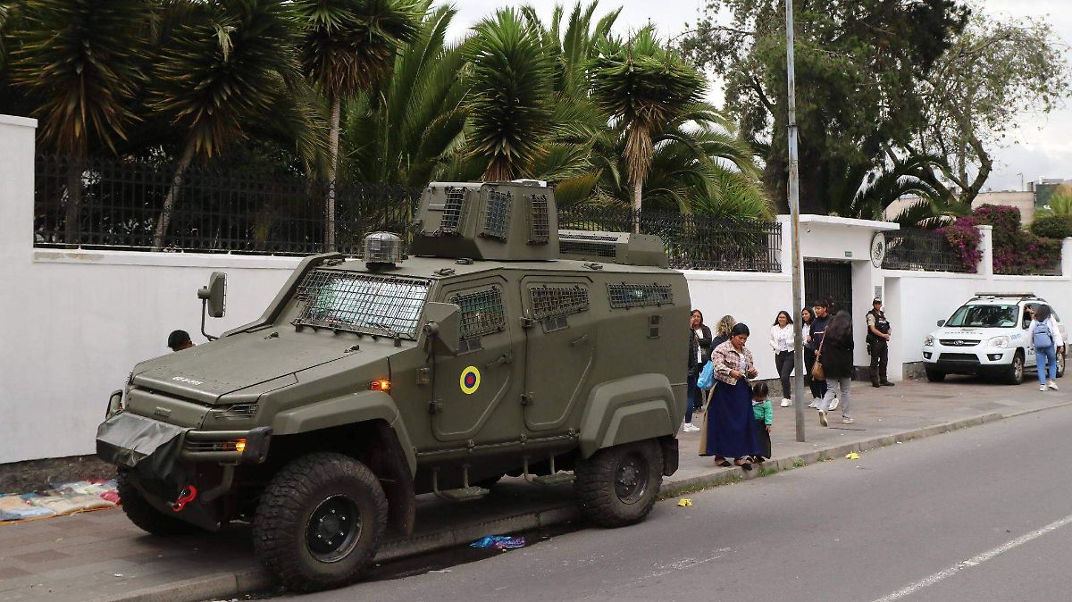 México busca resolver “con la mayor rapidez” el conflicto con Ecuador