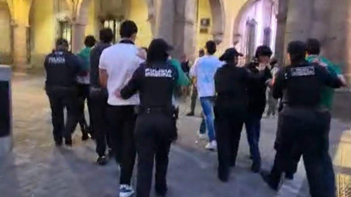 Un policía herido y 10 detenidos tras intento de portazo en el Fan Fest de Guadalajara