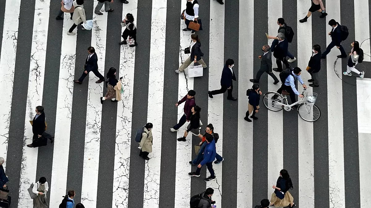 Around 20 people injured after spraying incident in Tokyo mall