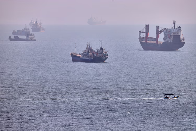 'Chess player' Iran says Hormuz stays shut until US pays up