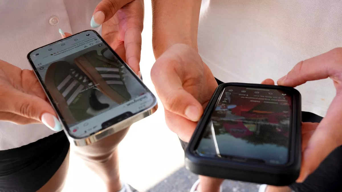 New Zealand introduces legislation to ban social media for under-16s