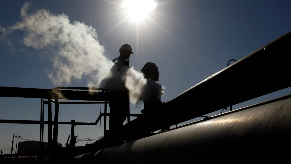 Armed group shuts Libyan oil pipeline, jeopardising exports