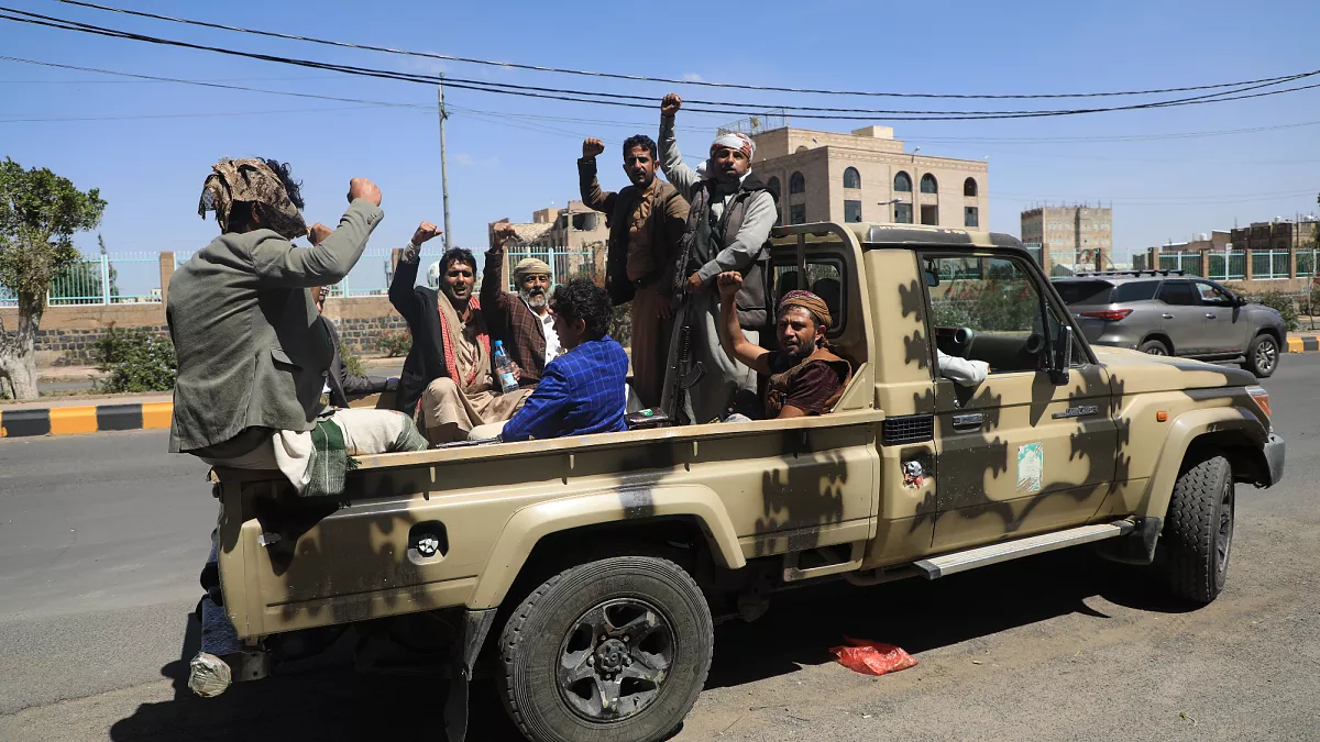 Houthis claim missile strike on Riyadh as explosions heard in Saudi capital