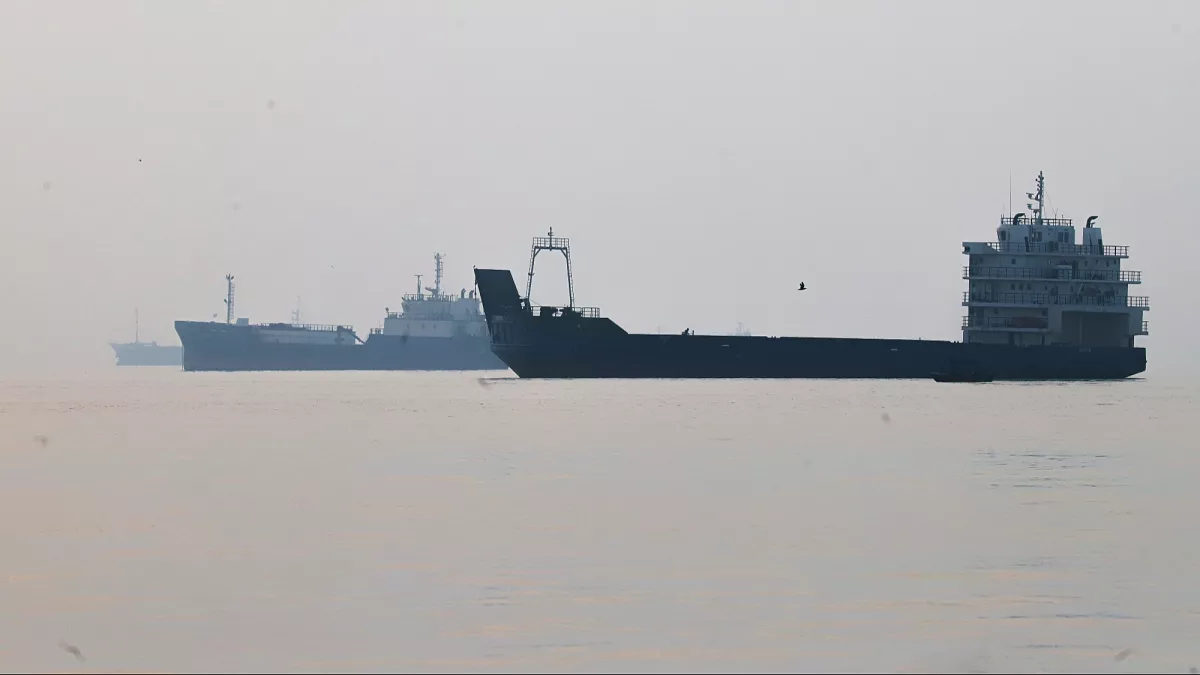 Iran's IRGC strikes tanker and threatens to target ships beyond Hormuz