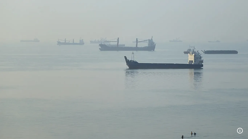 Super tanker ablaze after striking mine in Strait of Hormuz: IRGC