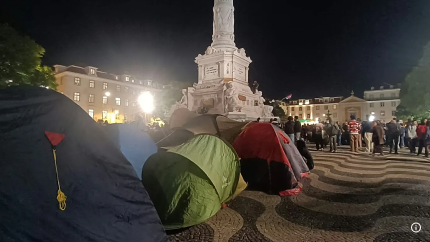 Several wounded as police break up Lisbon and Porto protest camps