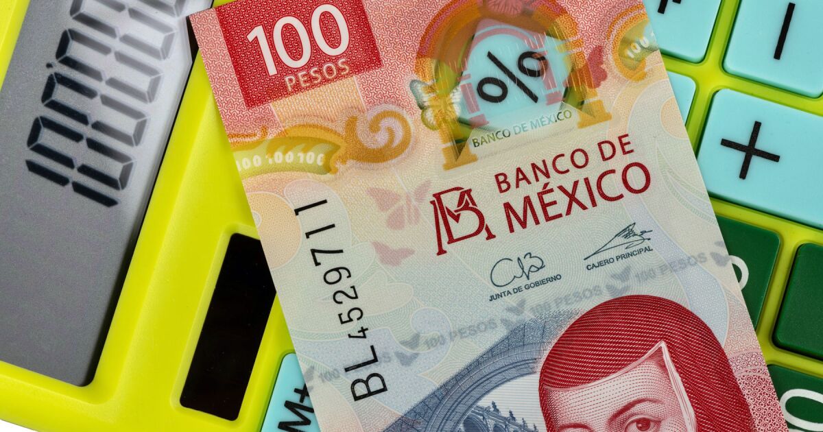 Los contribuyentes le deben al SAT 3 billones de pesos, casi cuatro veces más el presupuesto de la pensión Bienestar