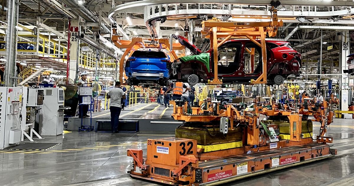 La revisión anual del T-MEC prolongará la sequía de inversiones automotrices en México