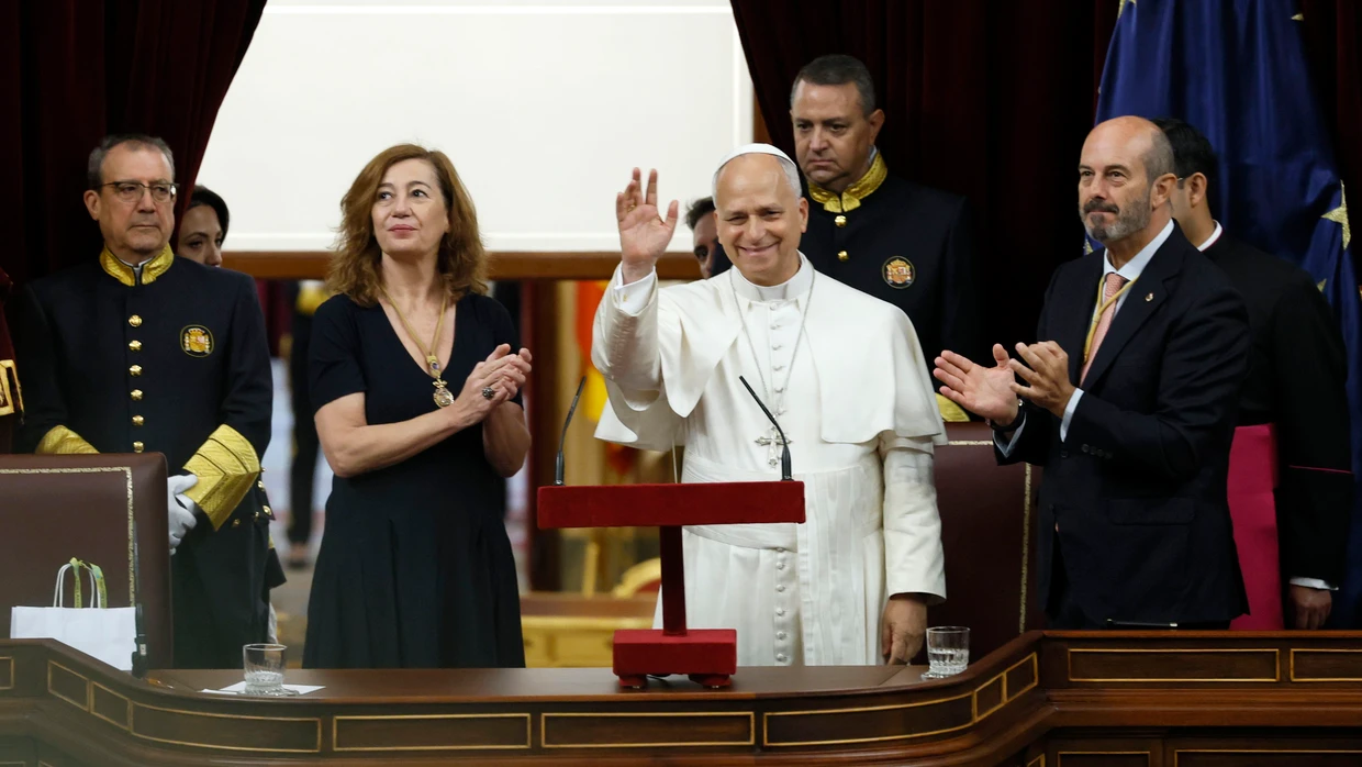 Spanien-Reise: Papst kritisiert Aufrüstung und Migrationspolitik Europas