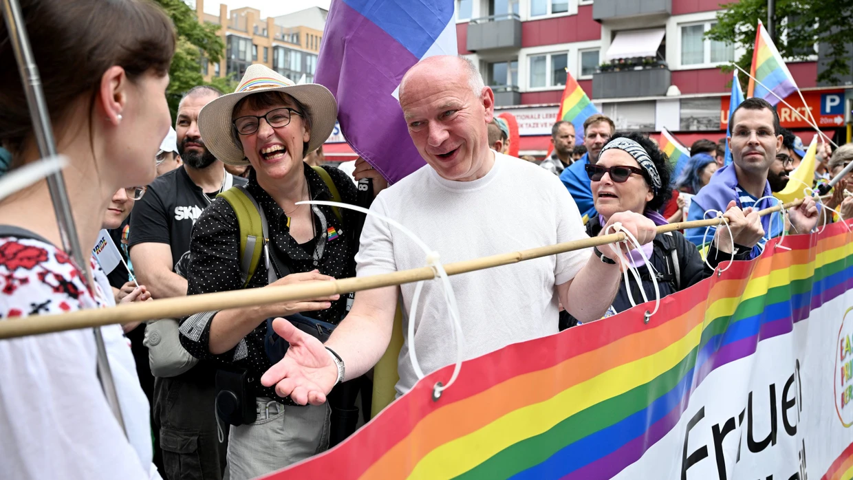 Berlin Pride: Kai Wegners CSD-Wagen sorgt für Streit