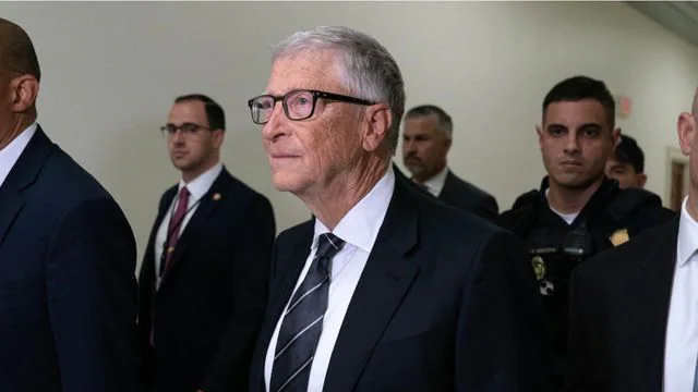 Gates vor U-Ausschuss: Epstein hat mich erpresst