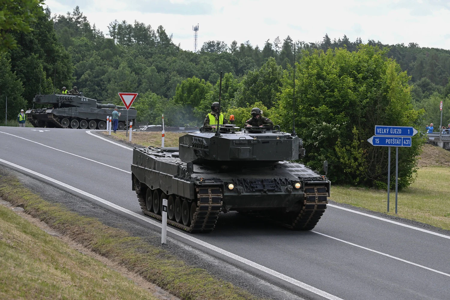Rüstungskonzern KNDSLeopard-Panzer: Bund will in Produktion einsteigen