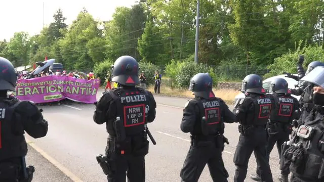 Videos zeigen Ausschreitungen beim AfD-Parteitag
