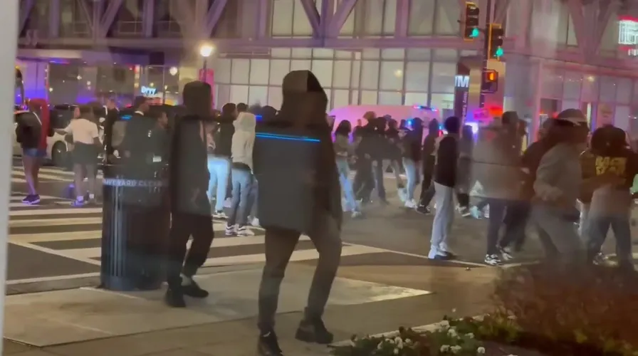 Teenagers swarm DC Navy Yard waterfront despite police juvenile curfew