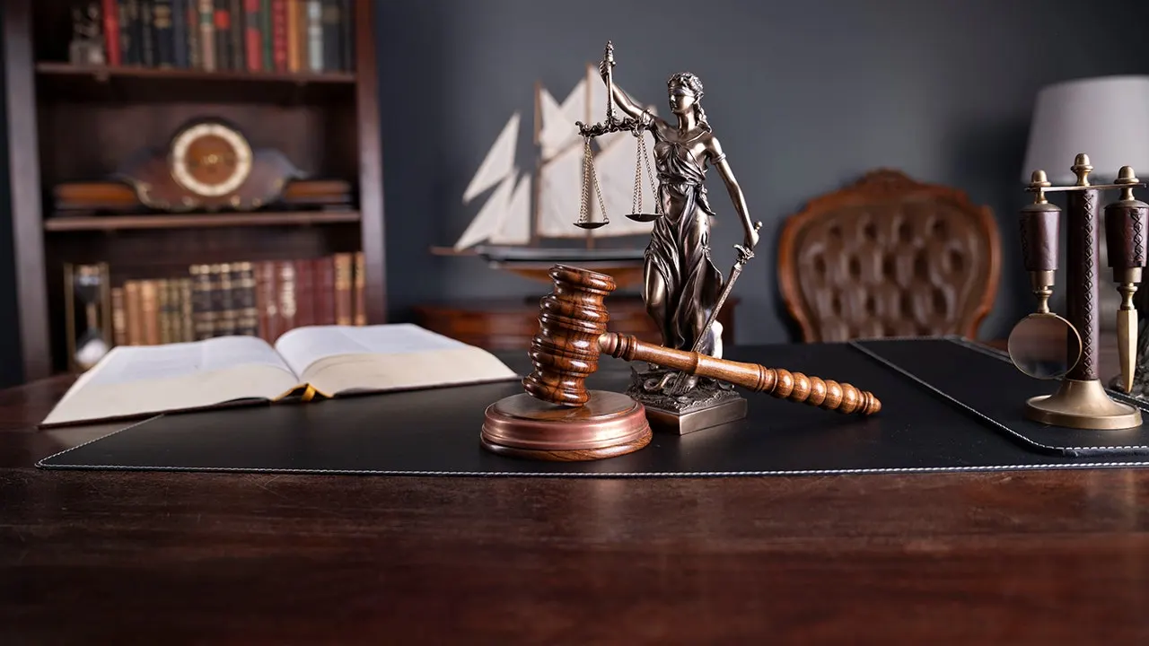 Married federal judge repeatedly had courthouse sex with law enforcement officer, complaint alleges