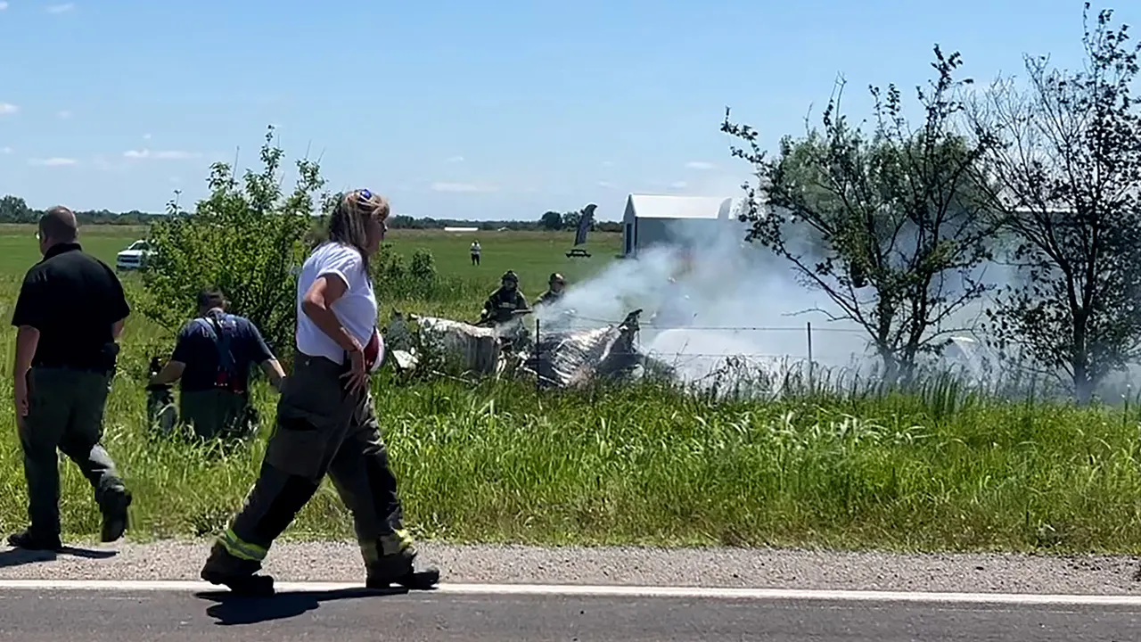 11 skydivers, one pilot killed in Missouri plane crash near airport