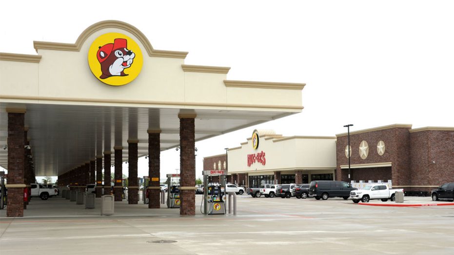 Buc-ee’s sues Ohio mini-mart over beaver logo branding, alleging trademark infringement