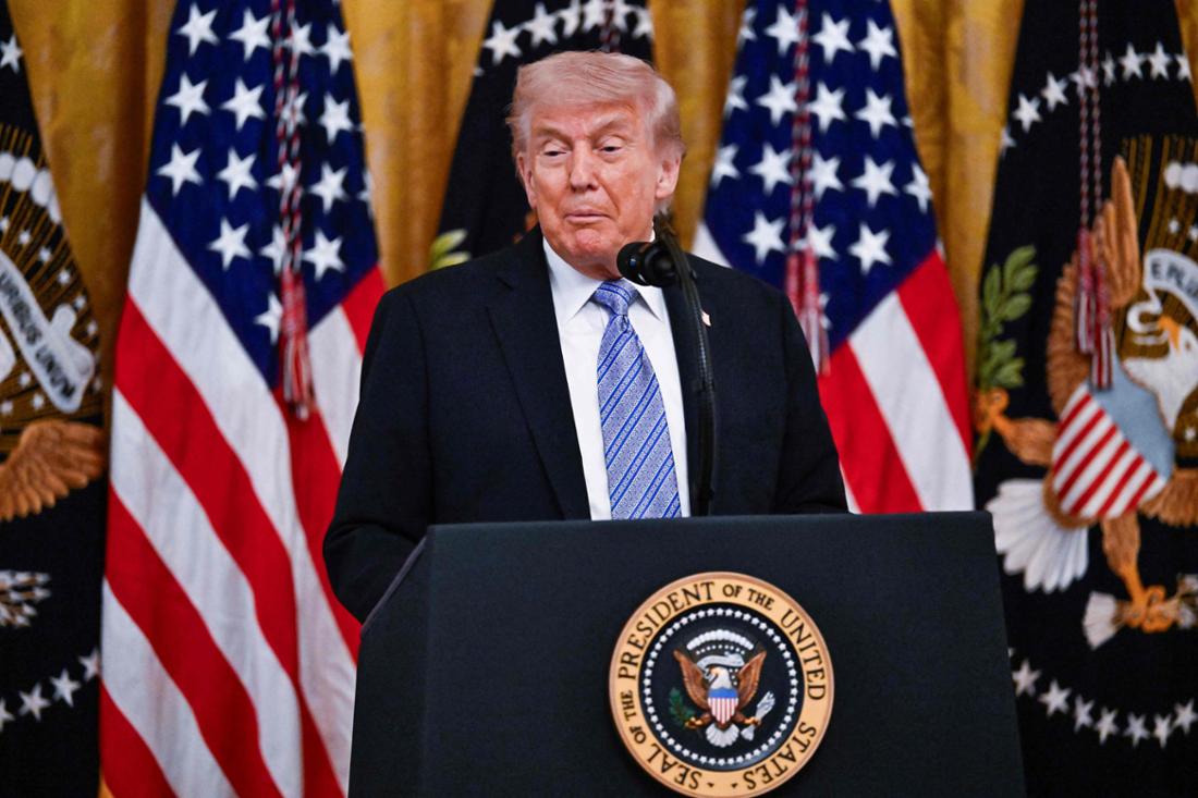 Präsident kontert Gesundheitsbedenken mit skurriler Rede über Demenztest – „Welches ist das Eichhörnchen?“
