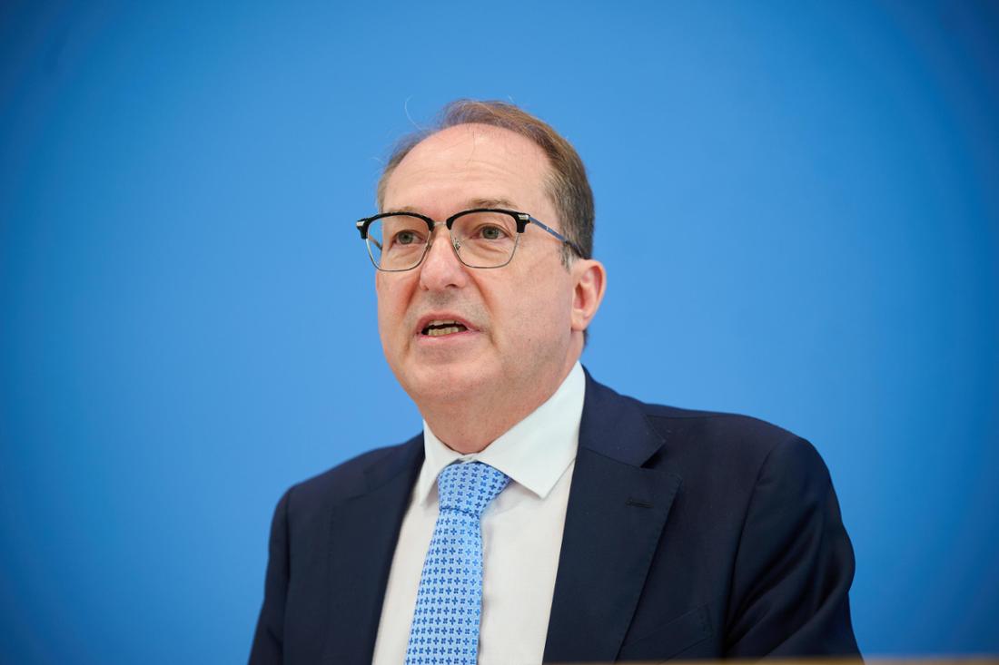 „Fremde Federn“: Weniger Geflüchtete in Deutschland – aber es liegt nicht an Dobrindt